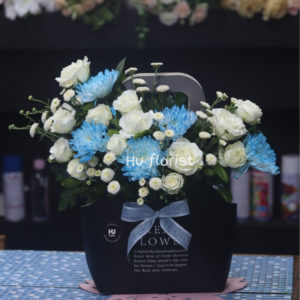 modern flower bouque blue and white colour hand bag, Hu Florist-001